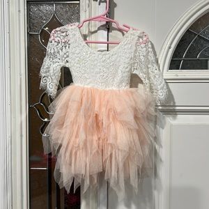 Top part (white), bottom part (light salmon pink)